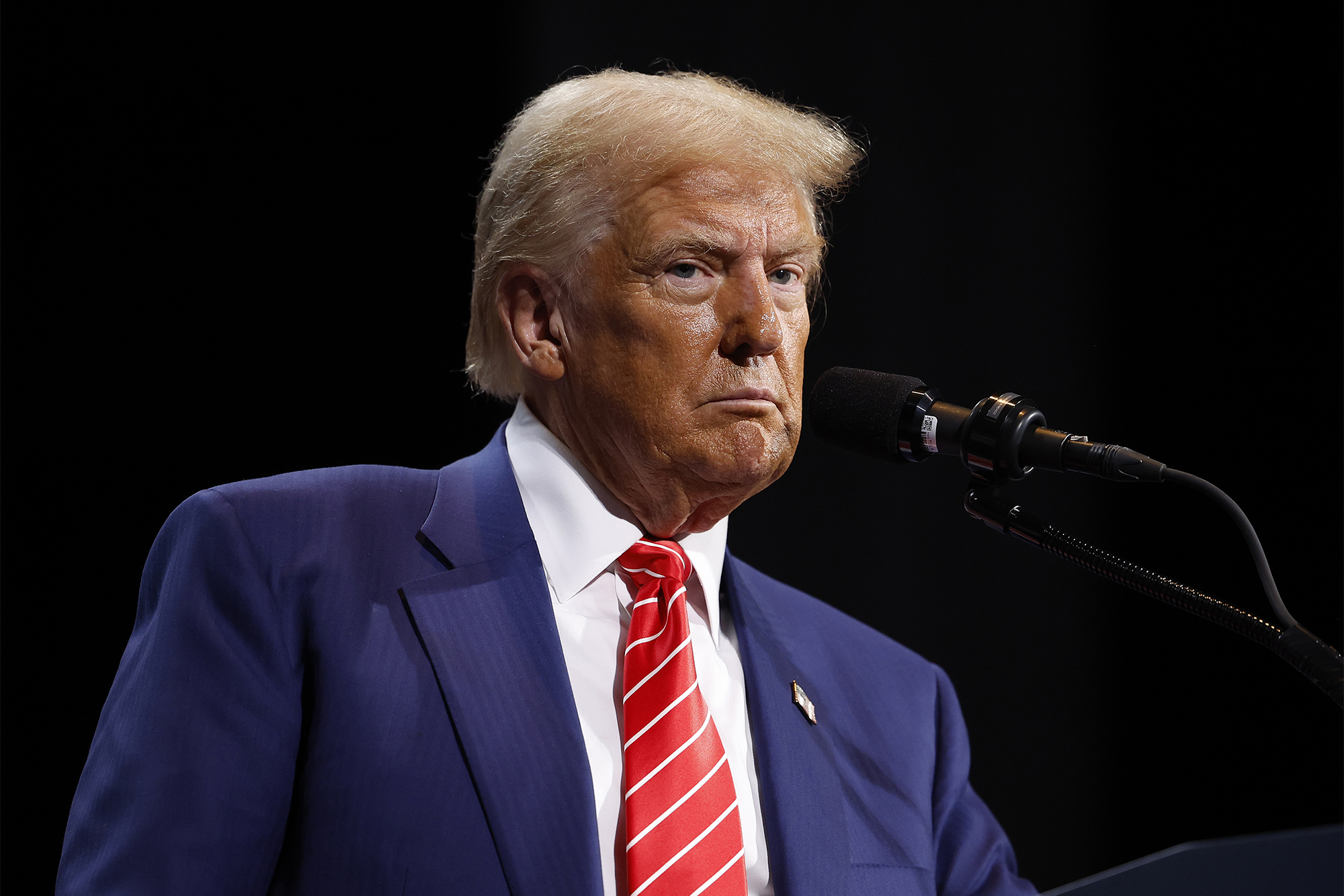 Що про Трампа говорить його дивний стиль одягу та зачіска
